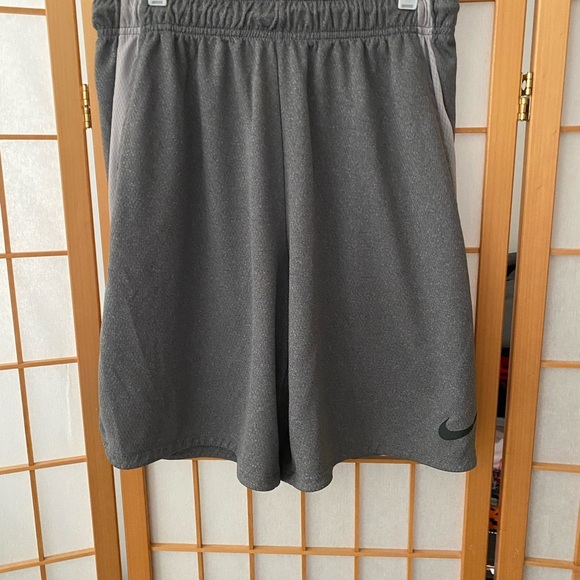 Nike Training Shorts Mens M Medium Grey Dri Fit Gym Training Workout Exercise - Picture 1 of 6